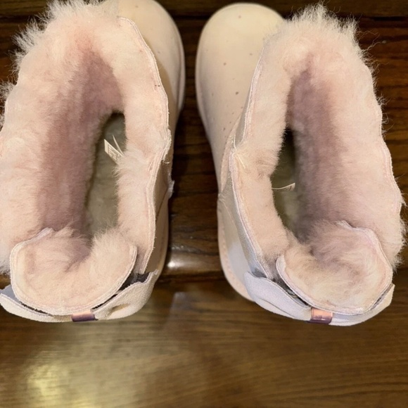 UGG Big Girl's Stargirl Classic Mini Bow Pink Fashion Boot, Size 6 (Big Kid) - Picture 6 of 8
